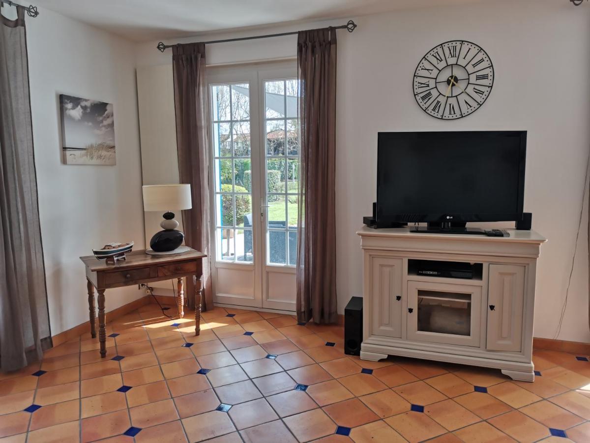 Maison De Campagne Proche Des Plages Saint-Romain-de-Benet 外观 照片